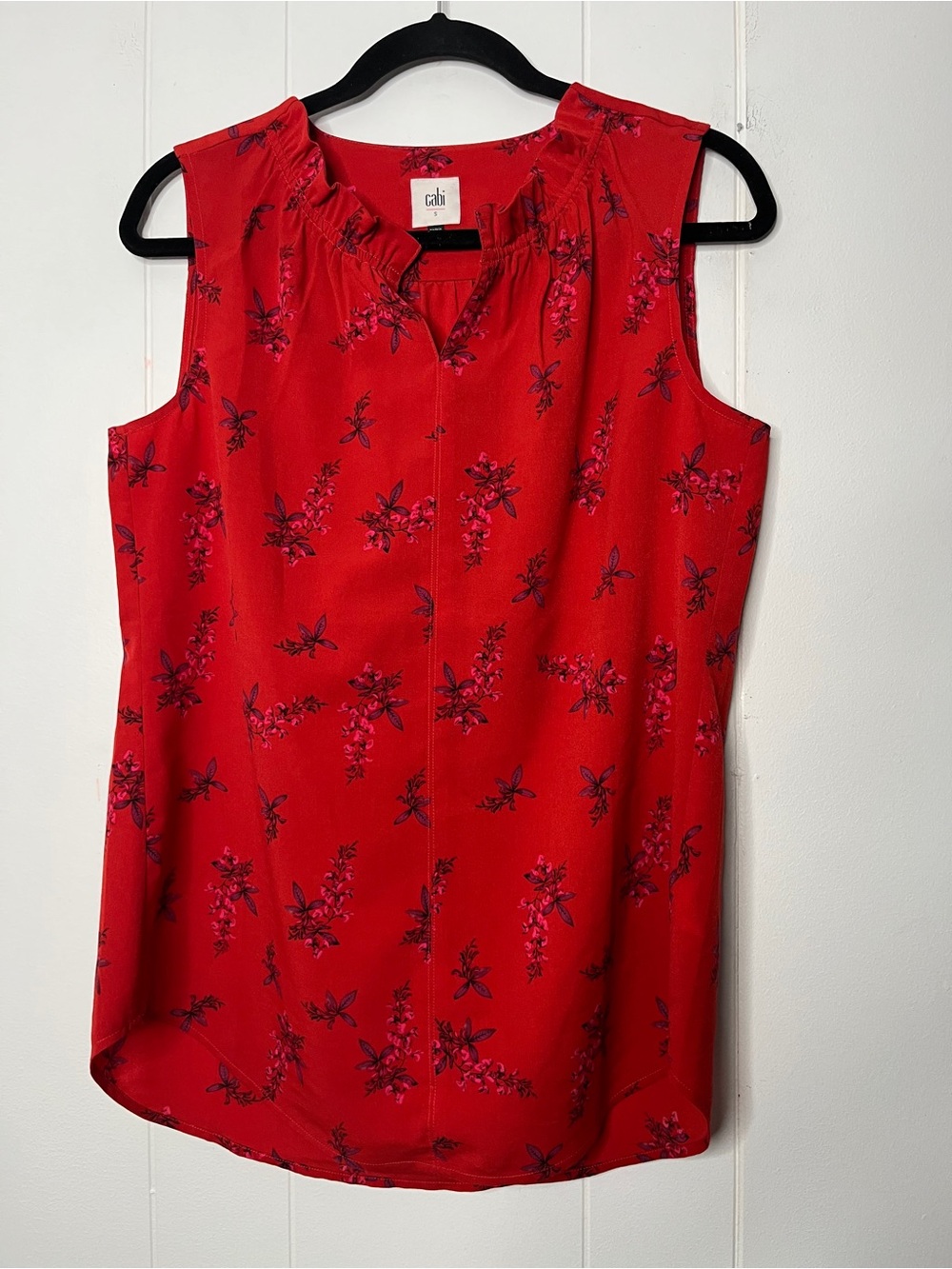 CAbi Red Floral Sleeveless Blouse Ruffle Trim Size S